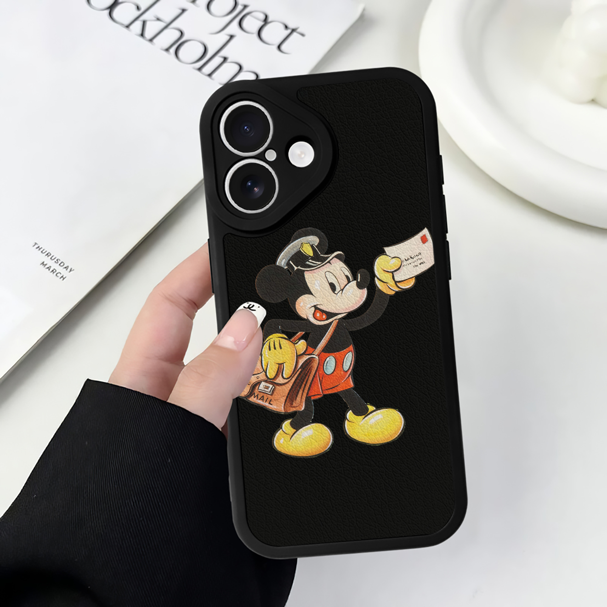 （画像用） ミッキーマウス Mickey Mouse 【iPhone 16シリーズ対応】シリコンスマホケース（レザー調） 材質：シリコン